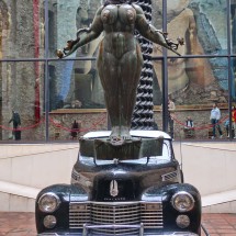 Lady with Cadillac close to the entrance of the Dali Theater Museum